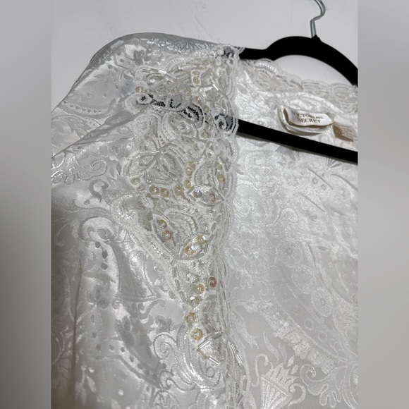 Victoria's Secret Vintage Ivory Satin Robe -One size fits most - Picture 3 of 4